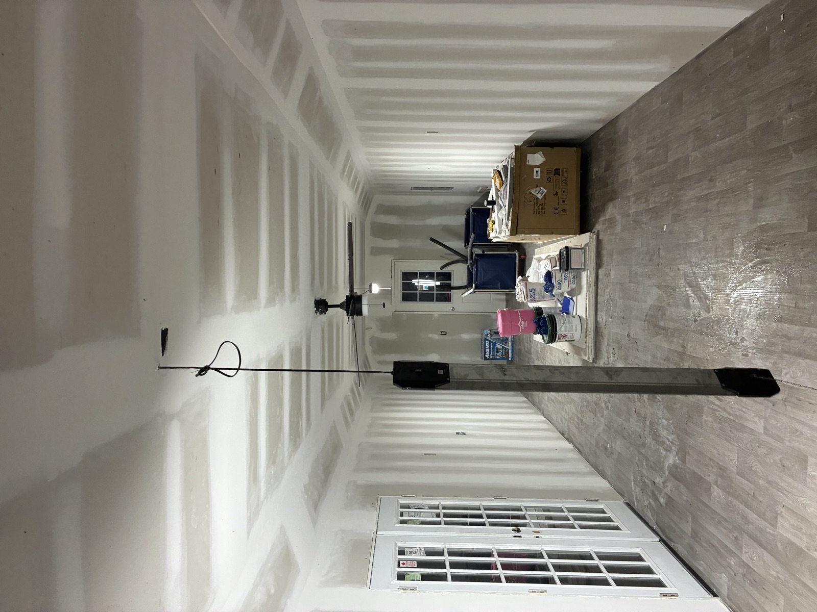 Drywall finishing on walls and ceiling